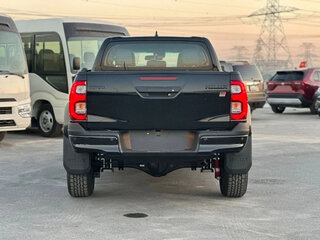 2025 Toyota Hilux VIII Рестайлинг 3, чёрный, 7000000 рублей, вид 4