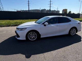 2018 Toyota Camry VIII (XV70), белый, 2350000 рублей, вид 4