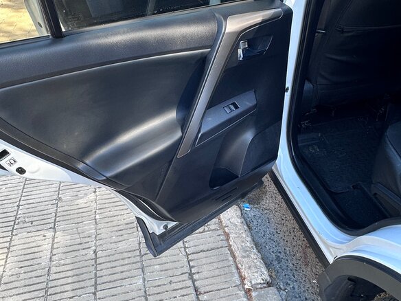 2018 Toyota RAV4 IV (XA40) Рестайлинг, белый, 2690000 рублей - вид 18