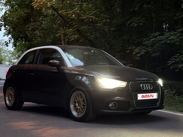 2011 Audi A1 I (8X), коричневый, 900000 рублей