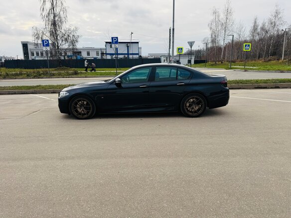 2014 BMW 5 серии M550d xDrive VI (F10/F11/F07) Рестайлинг, синий, 3900000 рублей - вид 4