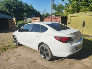 2013 Opel Astra J Рестайлинг, белый, 850000 рублей, вид 5