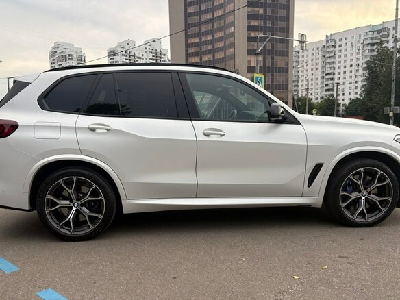 2020 BMW X5 40i IV (G05/G18), белый, 8525000 рублей - вид 3