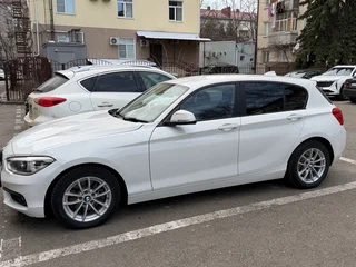 2015 BMW 1 серии 118i II (F20/F21) Рестайлинг, белый, 1050000 рублей, вид 3