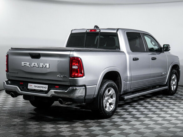 2024 Ram 1500 Quad Cab V Рестайлинг, серый, 7000000 рублей - вид 4