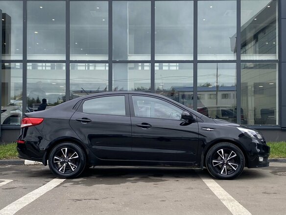 2016 Kia Rio III Рестайлинг, чёрный, 969000 рублей - вид 3