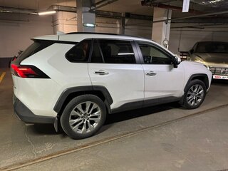 2021 Toyota RAV4 V (XA50), белый, 4550000 рублей, вид 2