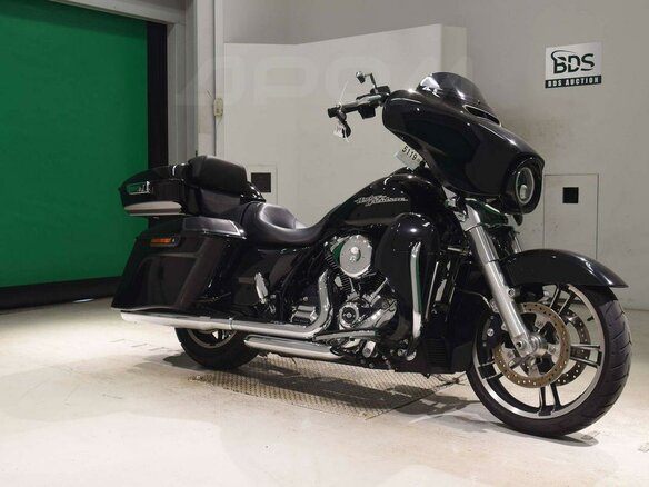 2017 Harley-Davidson Street Glide, чёрный, 1690000 рублей