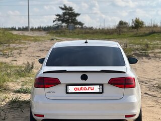 2015 Volkswagen Jetta VI Рестайлинг, белый, 900000 рублей, вид 3