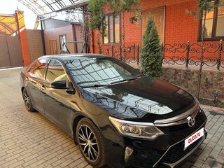 2015 Toyota Camry VII (XV50) Рестайлинг, чёрный, 1850000 рублей, вид 2