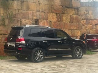 2010 Lexus LX 570 III, чёрный, 3600000 рублей, вид 2