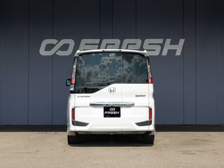 2017 Honda Stepwgn Spada V Рестайлинг, белый, 2120000 рублей, вид 4