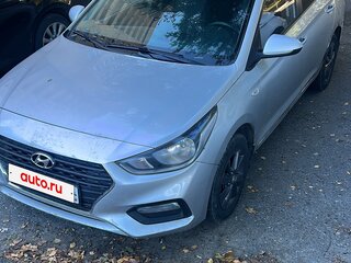 2018 Hyundai Solaris II, серебристый, 650000 рублей, вид 2