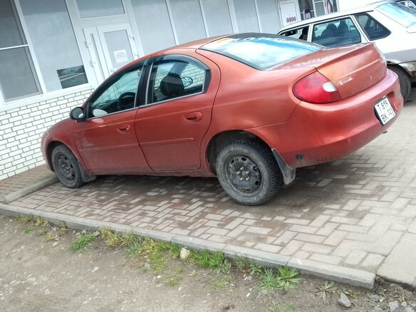 2000 Plymouth Neon, коричневый, 280000 рублей - вид 3