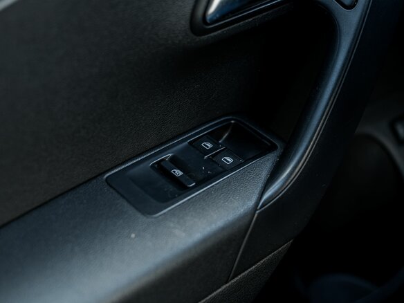 2011 Volkswagen Polo V, чёрный - вид 8