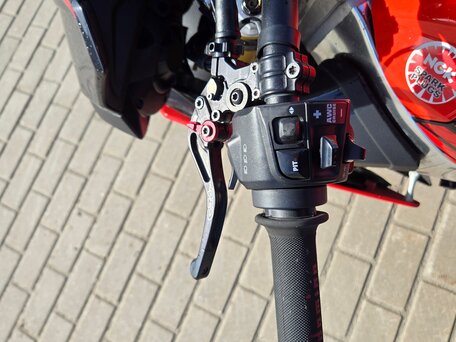 2019 Aprilia Tuono V4, красный, 1149000 рублей, вид 5