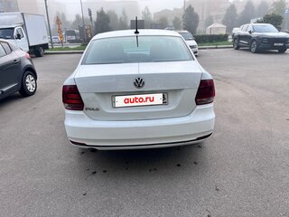 2017 Volkswagen Polo V Рестайлинг, белый, 450000 рублей, вид 5