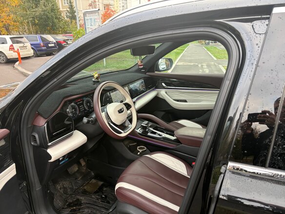 2023 Geely Monjaro I, чёрный, 4000000 рублей - вид 4