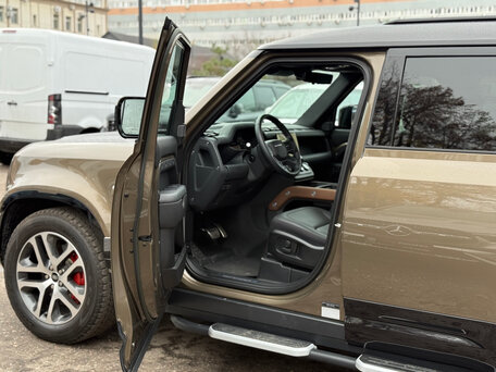 2023 Land Rover Defender 110 II, коричневый, 9190000 рублей, вид 4