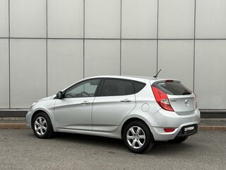 2012 Hyundai Solaris I, серебристый, 700000 рублей, вид 2