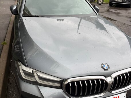 2020 BMW 5 серии 530i xDrive VII (G30/G31/G38) Рестайлинг, серый, вид 2