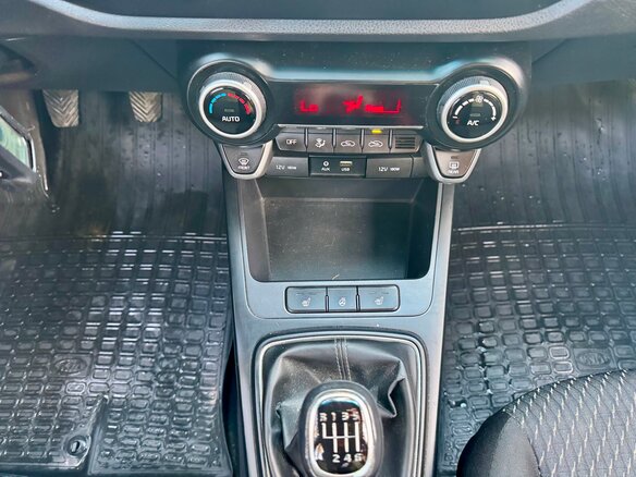 2019 Kia Rio IV, чёрный, 1060000 рублей - вид 17