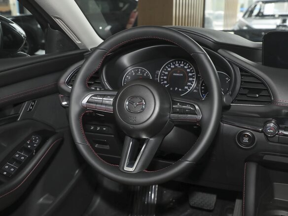 2025 Mazda 3 Axela IV (BP), белый, 3600000 рублей - вид 13