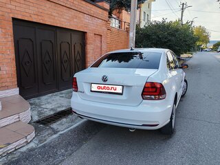 2018 Volkswagen Polo V Рестайлинг, белый, 985000 рублей, вид 2