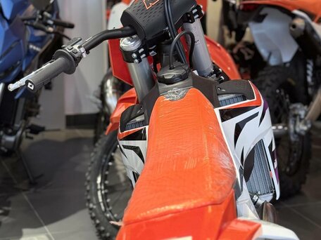 2024 KTM 250 SX F, оранжевый, 1259900 рублей, вид 3