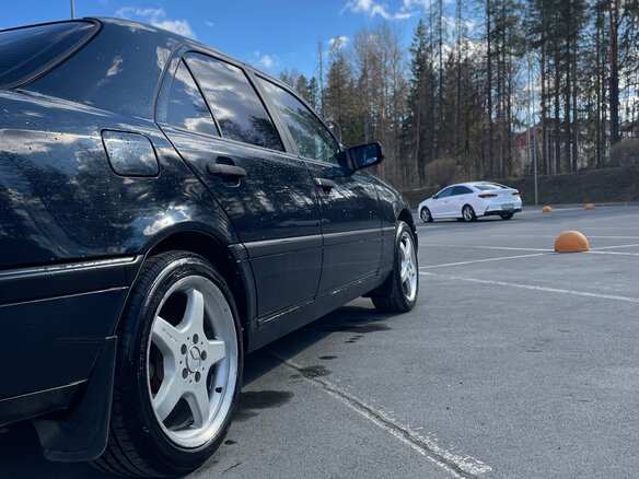 1996 Mercedes-Benz C-Класс 200 I (W202), синий, 550000 рублей - вид 3