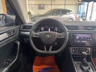 2022 Skoda Superb III Рестайлинг, серебристый, 1970000 рублей, вид 5