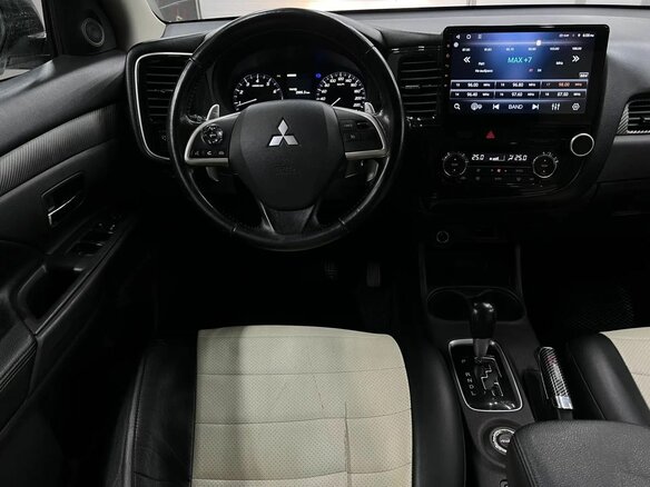 2014 Mitsubishi Outlander III Рестайлинг, белый, 1049888 рублей - вид 7