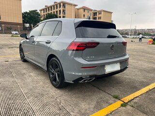 2022 Volkswagen Golf VIII, серебристый, 1600000 рублей, вид 3