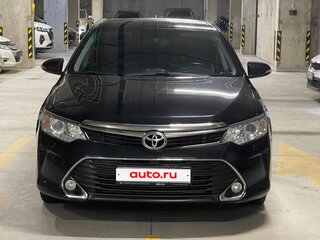 2016 Toyota Camry VII (XV50) Рестайлинг, чёрный, 2100000 рублей, вид 2