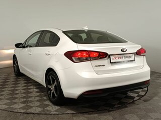 2018 Kia Cerato III Рестайлинг (Classic), белый, 1410000 рублей, вид 5