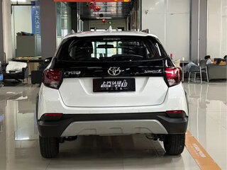 2022 Toyota Yaris L X XP150 Рестайлинг, белый, 942000 рублей, вид 5