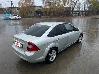 2010 Ford Focus II Рестайлинг, серебристый, 330000 рублей, вид 4