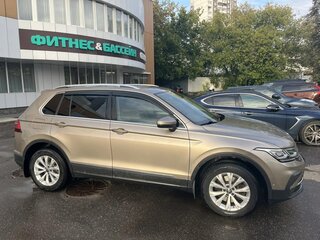 2021 Volkswagen Tiguan II Рестайлинг, коричневый, 3550000 рублей, вид 3