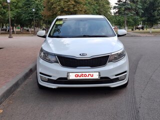 2015 Kia Rio III Рестайлинг, белый, 700000 рублей, вид 2