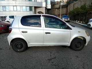 2002 Toyota Vitz I (P10), белый, 300000 рублей, вид 5