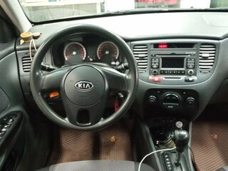 2010 Kia Rio II Рестайлинг, чёрный, 420000 рублей, вид 5