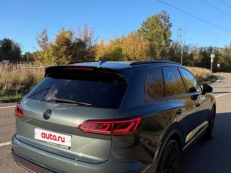 2019 Volkswagen Touareg III, серый, 5700000 рублей, вид 2