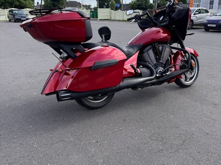 2014 Victory Cross Country, красный, 850000 рублей, вид 2