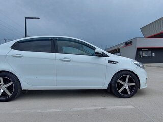 2017 Kia Rio III Рестайлинг, белый, 1250000 рублей, вид 4