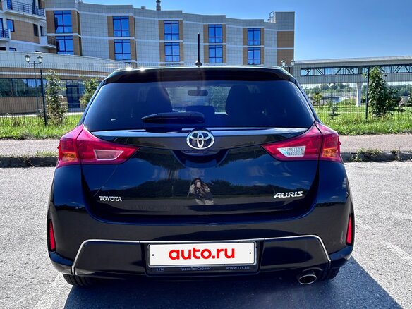 2013 Toyota Auris II, чёрный - вид 2