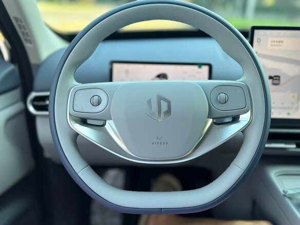 2026 Leapmotor A10 39.8 kWh, серый, 1490000 рублей - вид 12