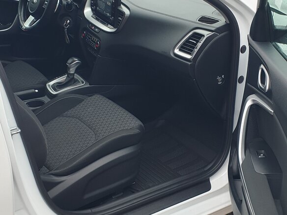 2021 Kia Ceed III, белый, 1700000 рублей - вид 9
