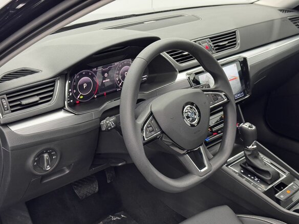 2025 Skoda Superb III Рестайлинг, чёрный, 3420000 рублей - вид 9