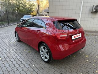 2013 Mercedes-Benz A-Класс 180 III (W176), красный, 1600000 рублей, вид 4