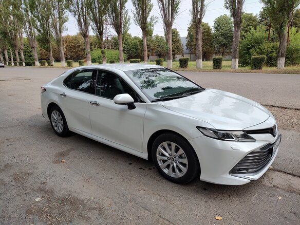 2020 Toyota Camry VIII (XV70), белый, 3500000 рублей